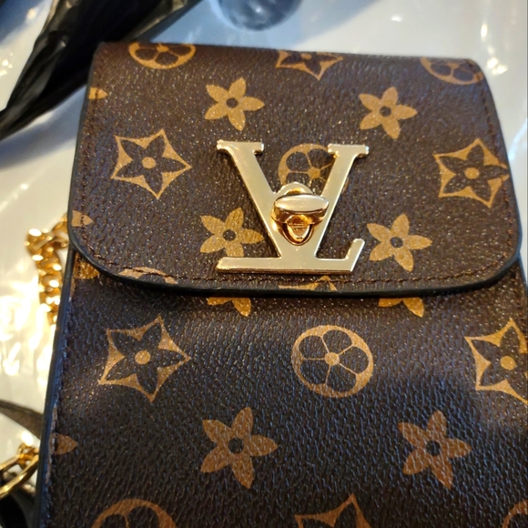 This LV bag - Picture 1 of 4